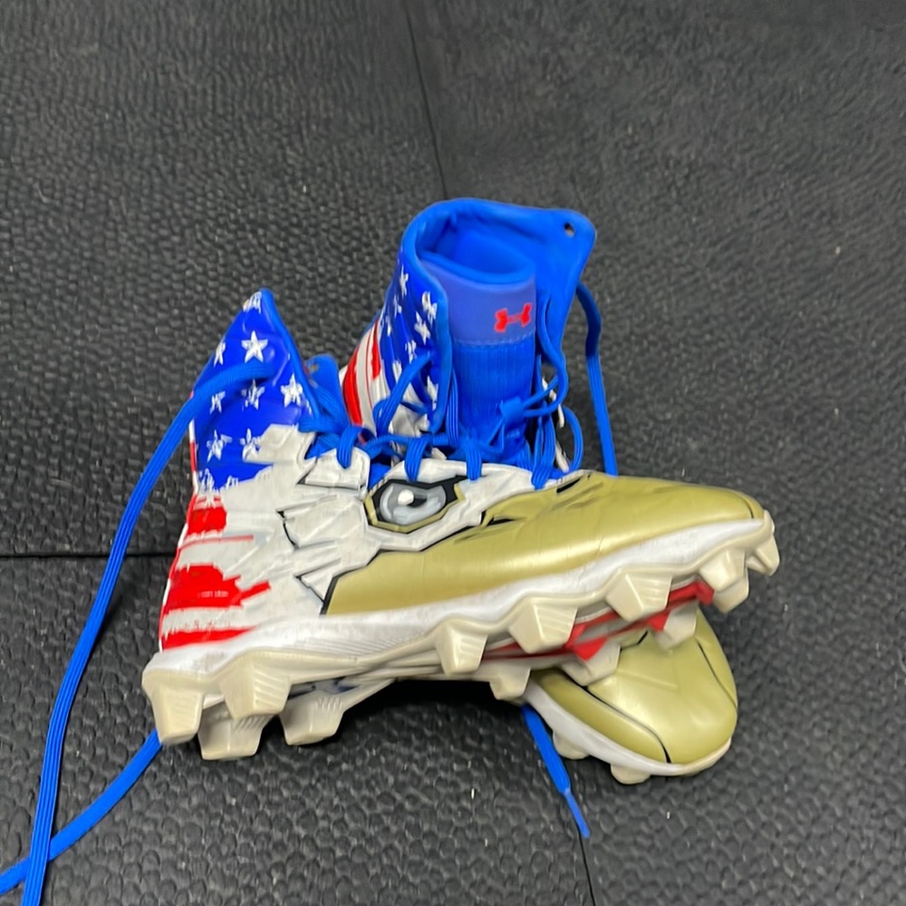 Boys Under Armour Eagle football cleats